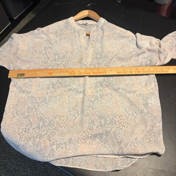 Harper Wren Shirt Women's Size Small White Gray Snake Print V-Neck Tunic Flowy - Picture 6 of 7